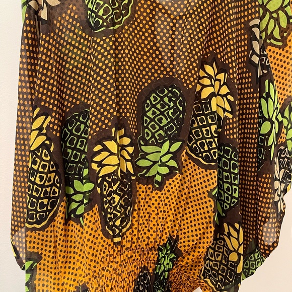 Moschino 100% silk multi-color top. Size 6. (Will fit a M/8, generous fit) - Picture 5 of 9